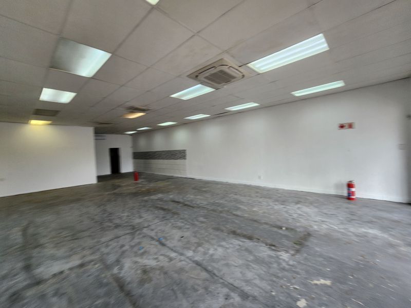 Prime 136m2 Ground Floor High Exposure Retail Space To Let in Montana - Photo 6