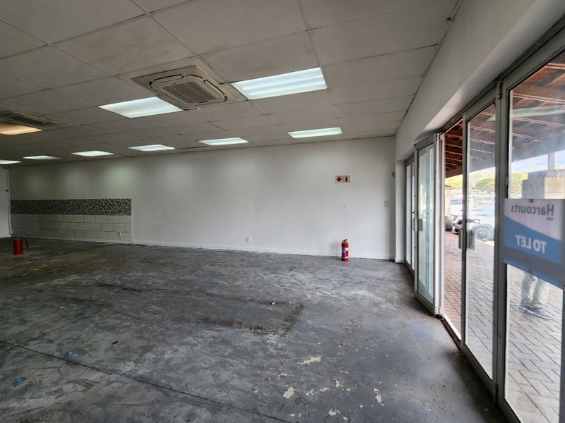 Prime 136m2 Ground Floor High Exposure Retail Space To Let in Montana - Photo 5