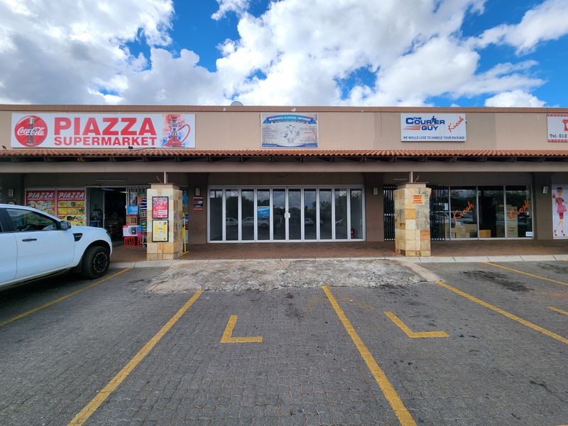 Prime 136m2 Ground Floor High Exposure Retail Space To Let in Montana - Photo 2