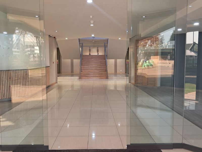 7892m2 Office and Warehouse complex in Midrand - Photo 1
