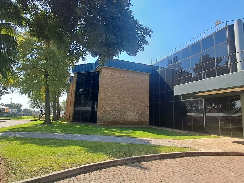7892m2 Office and Warehouse complex in Midrand - Photo 3