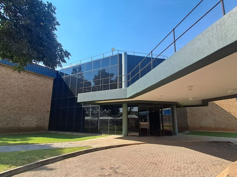7892m2 Office and Warehouse complex in Midrand - Photo 2