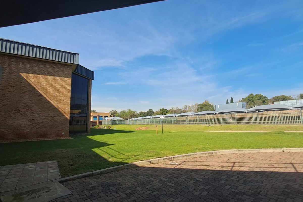 7892m2 Office and Warehouse complex in Midrand - Photo 5