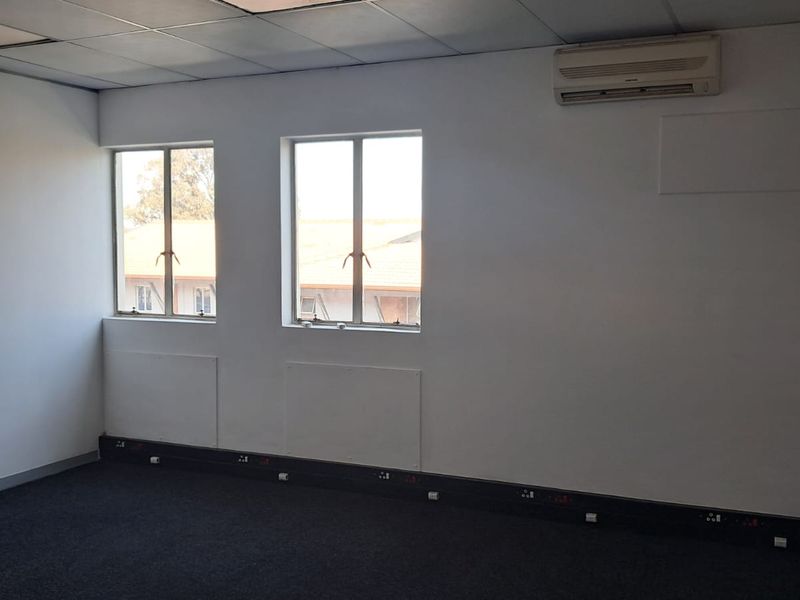 231m2 Office to let in Midrand - Photo 10