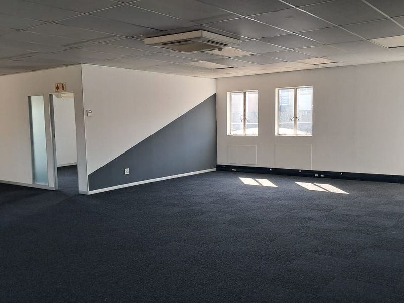 231m2 Office to let in Midrand - Photo 6
