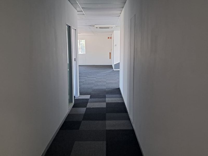 231m2 Office to let in Midrand - Photo 5