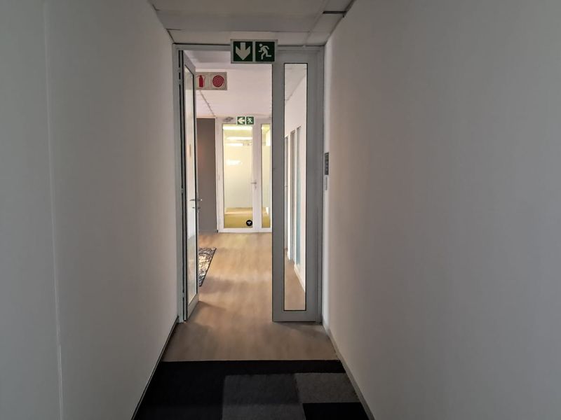231m2 Office to let in Midrand - Photo 4