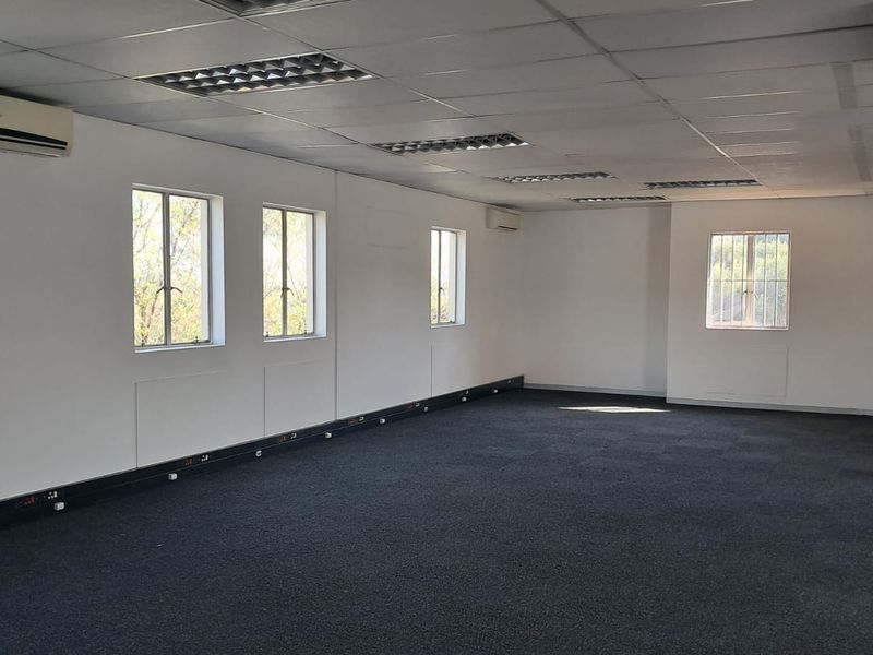 231m2 Office to let in Midrand - Photo 9