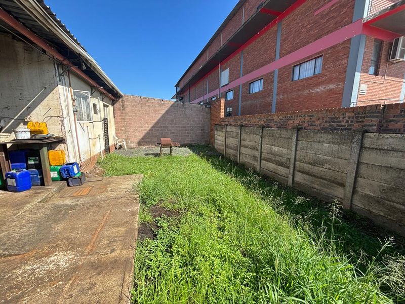Investment opportunity - 184sqm Mini Factory for sale at R1 million plus Vat. - Photo 3