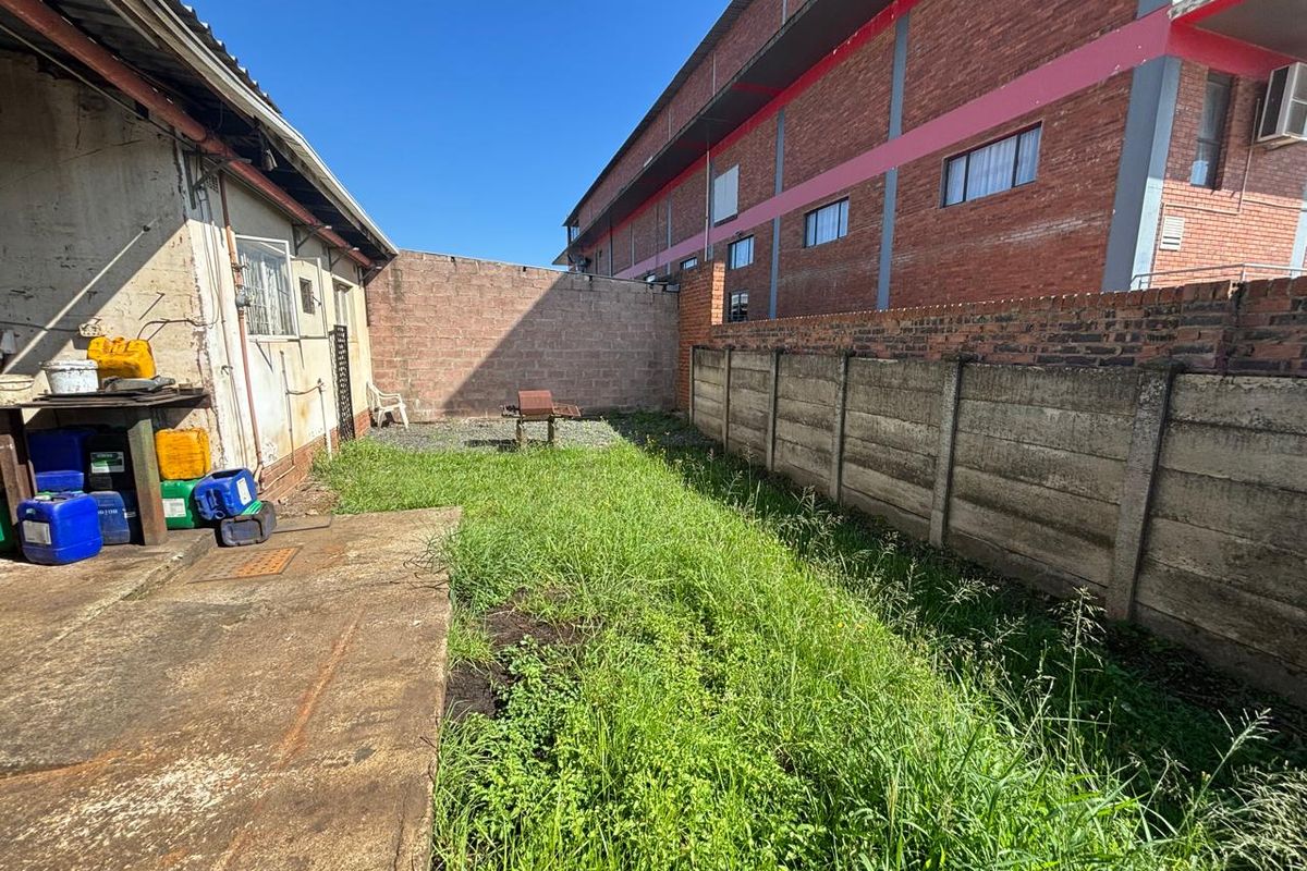 Investment opportunity - 184sqm Mini Factory for sale at R1 million plus Vat. - Photo 3