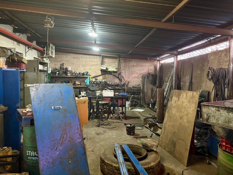 Investment opportunity - 243sqm Mini Factory for sale at R1,2 million plus Vat - Photo 7