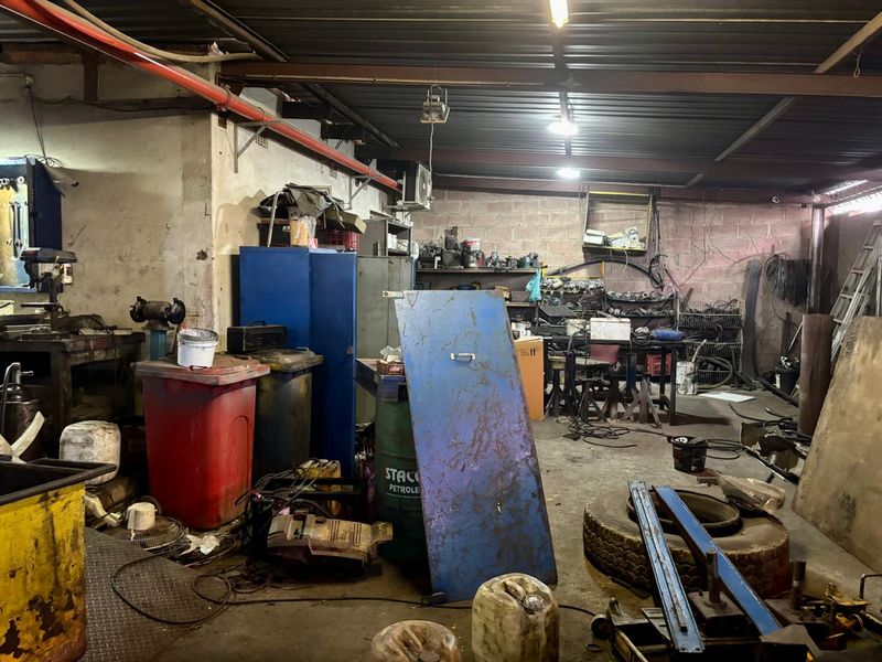 Investment opportunity - 243sqm Mini Factory for sale at R1,2 million plus Vat - Photo 8