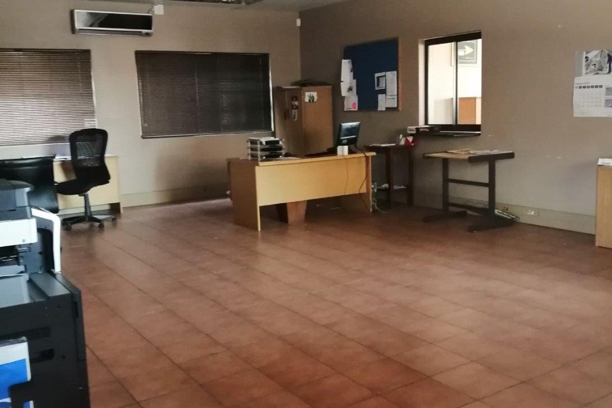 Well maintained double story facebrick commercial office building in Naledi. - Photo 5