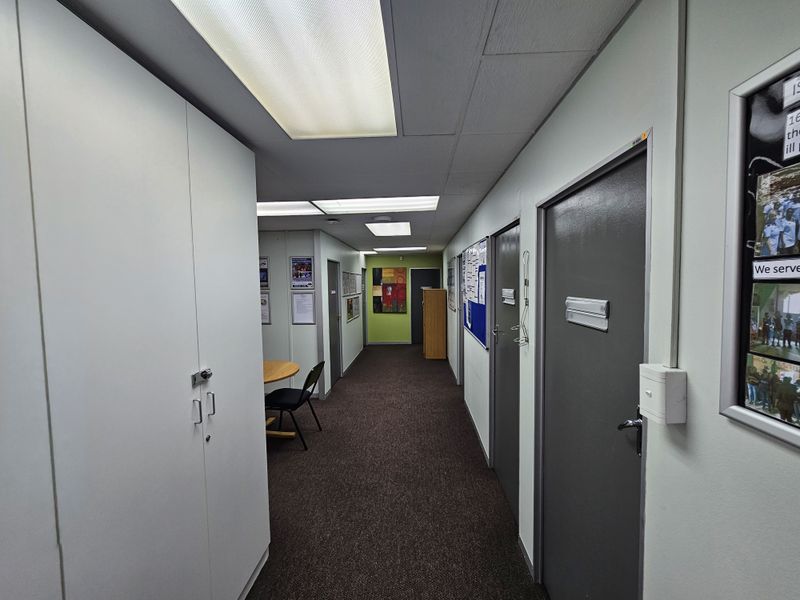 TO LET- Medium Office Space 335 sqm Centurion - Photo 8