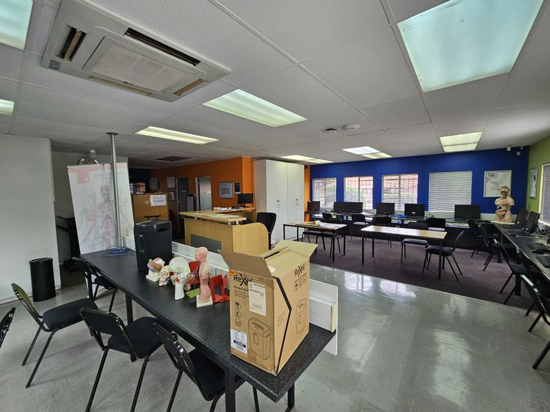 TO LET- Medium Office Space 335 sqm Centurion - Photo 7
