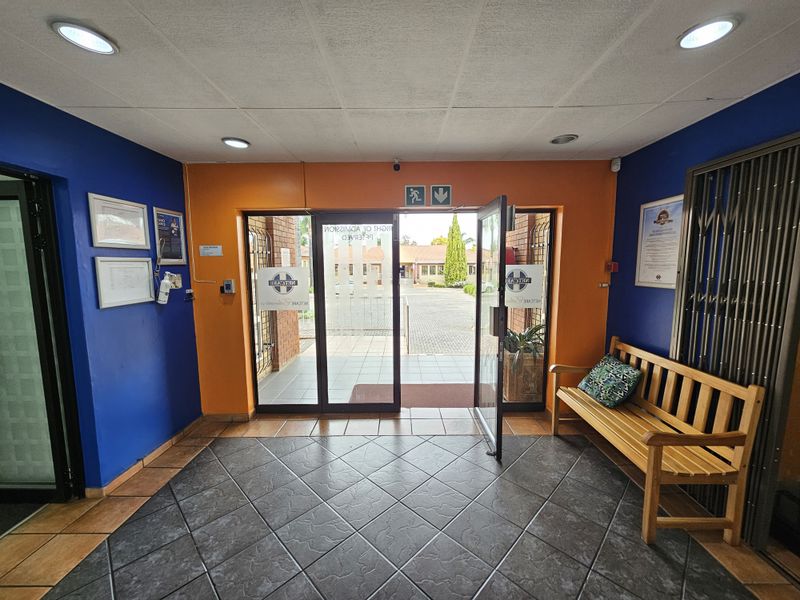 TO LET- Medium Office Space 335 sqm Centurion - Photo 3