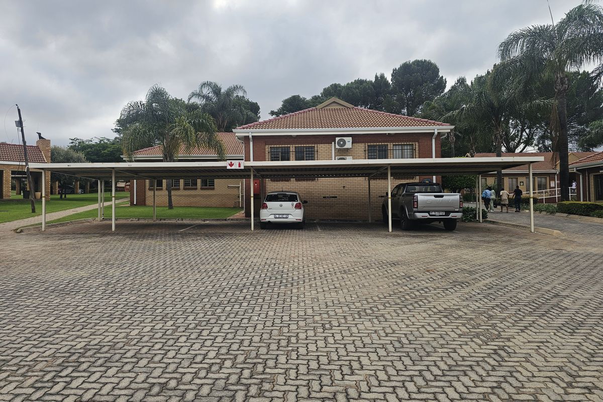 TO LET- Medium Office Space 335 sqm Centurion - Photo 5