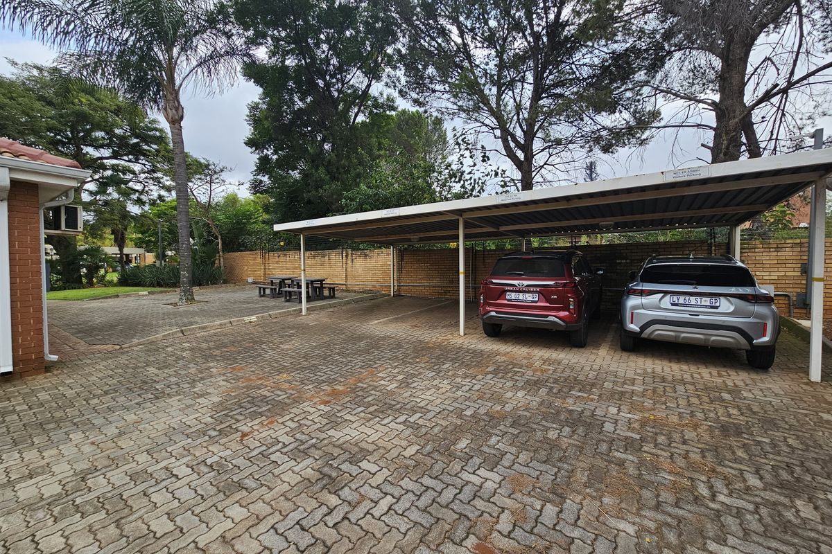 TO LET- Medium Office Space 335 sqm Centurion - Photo 4