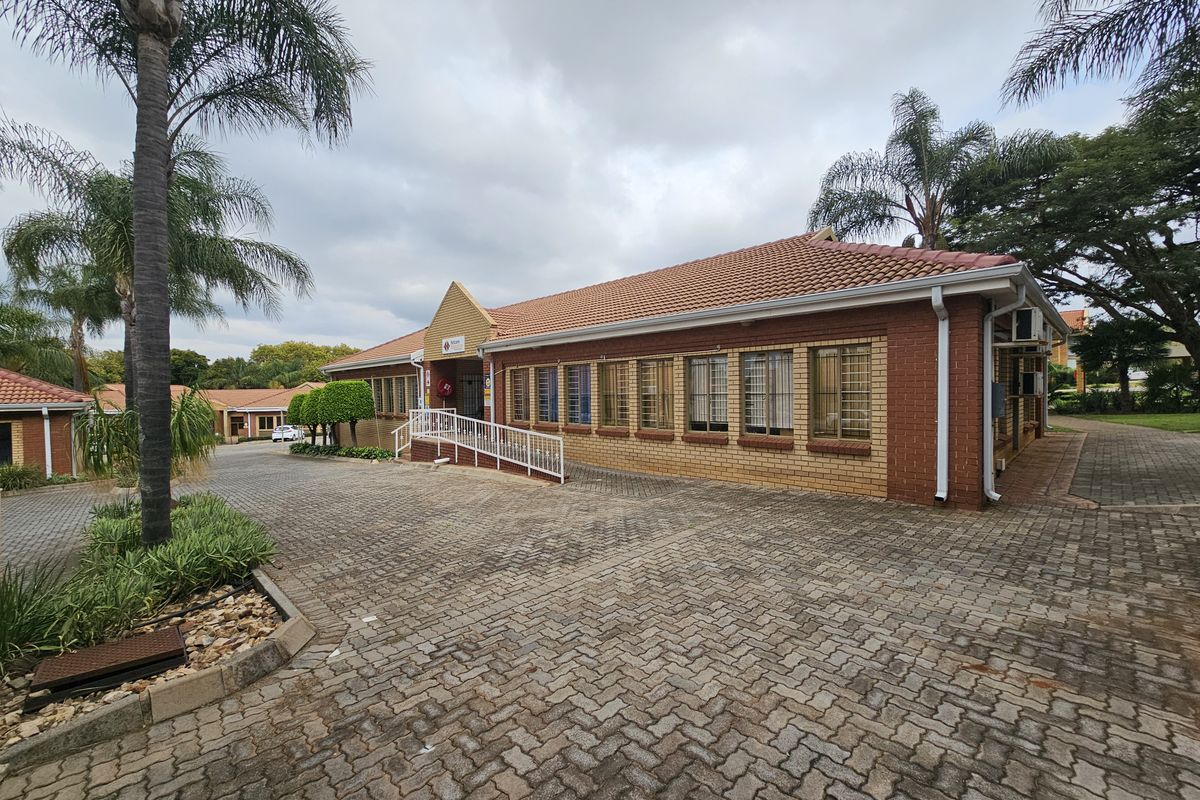 TO LET- Medium Office Space 335 sqm Centurion - Photo 2