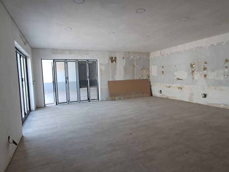 200m2 Retail space TO LET in Waterkloof Ridge - Photo 5