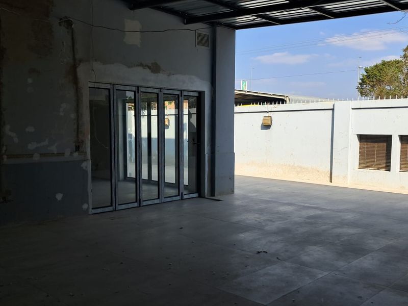 200m2 Retail space TO LET in Waterkloof Ridge - Photo 6