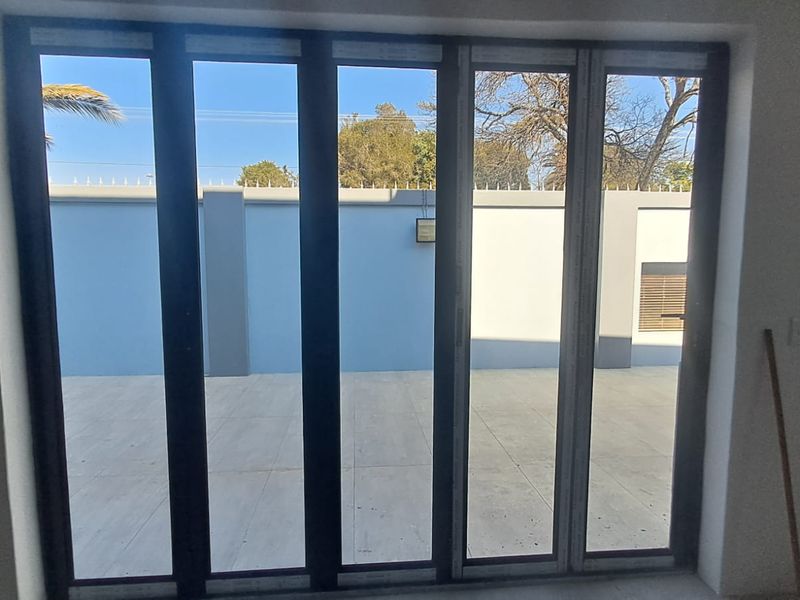1m2 Retail space TO LET in Waterkloof Ridge - Photo 1