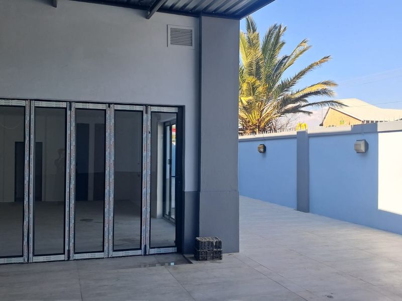 1m2 Retail space TO LET in Waterkloof Ridge - Photo 2