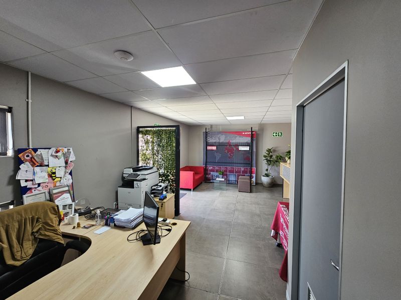 TO LET- WAREHOUE WITH YARD SPACE - CENTURION WEST - Photo 4