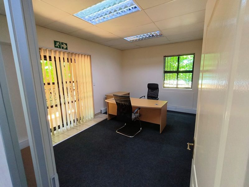 Modern 85m2 Office Space Available To Let in Oxford Business Park - Photo 10