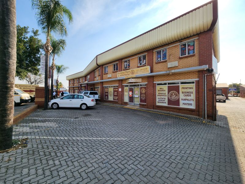 Well-Located 160m2 Commercial Office Space To Let, Koedoespoort - Photo 1