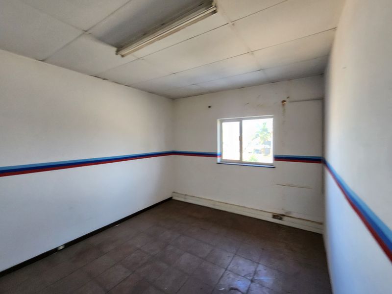Well-Located 160m2 Commercial Office Space To Let, Koedoespoort - Photo 9