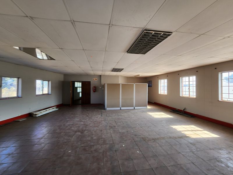 Well-Located 160m2 Commercial Office Space To Let, Koedoespoort - Photo 3
