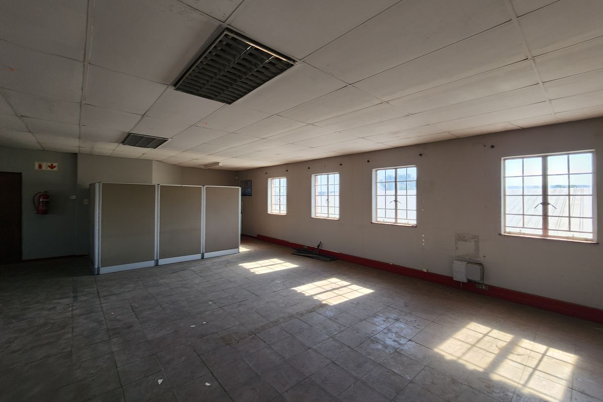 Well-Located 160m2 Commercial Office Space To Let, Koedoespoort - Photo 2
