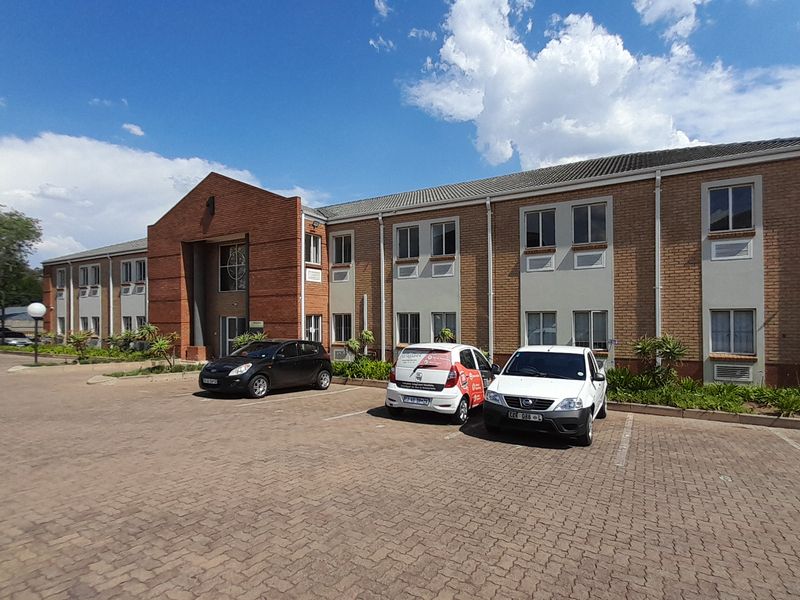 Bright and Functional Office Space in a Secure Randjespark Business Park - Photo 1