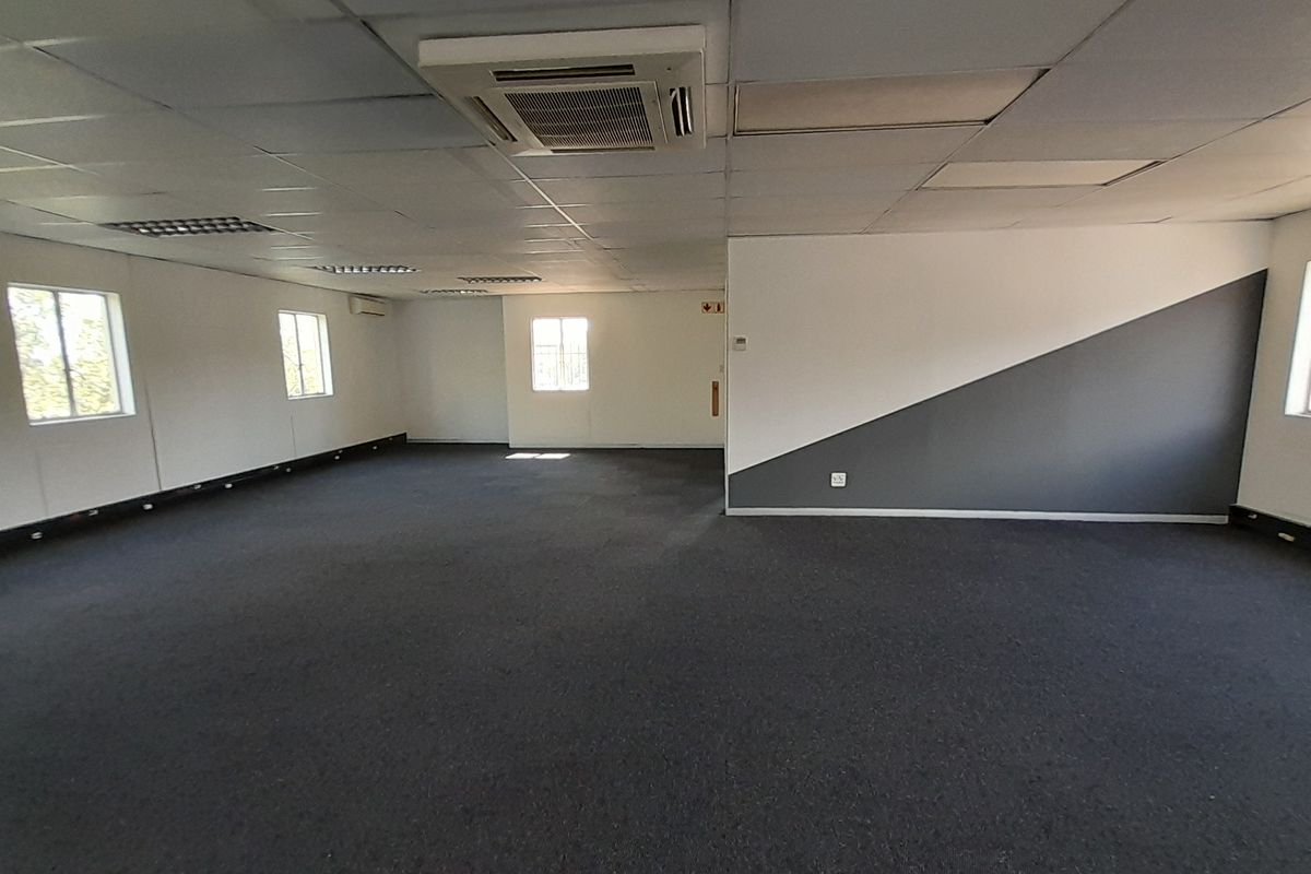 Bright and Functional Office Space in a Secure Randjespark Business Park - Photo 5