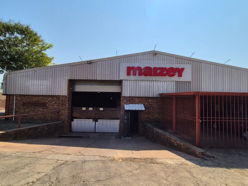 Prime Stormvoël Road Industrial Opportunity | 1,000m2 Freestanding Warehouse To Let - Photo 1