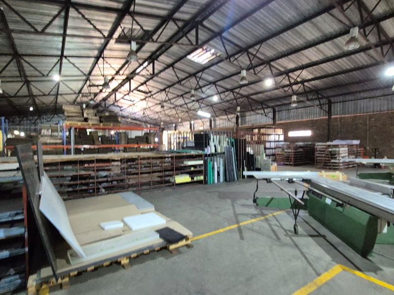 Prime Stormvoël Road Industrial Opportunity | 1,000m2 Freestanding Warehouse To Let - Photo 4