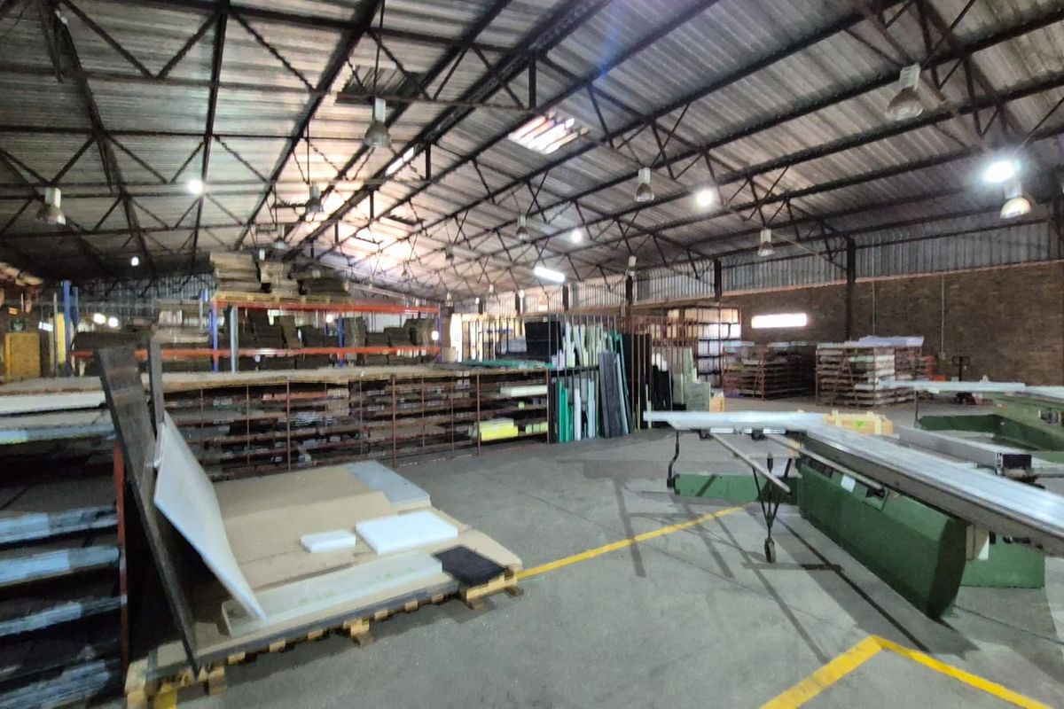 Prime Stormvoël Road Industrial Opportunity | 1,000m2 Freestanding Warehouse To Let - Photo 4