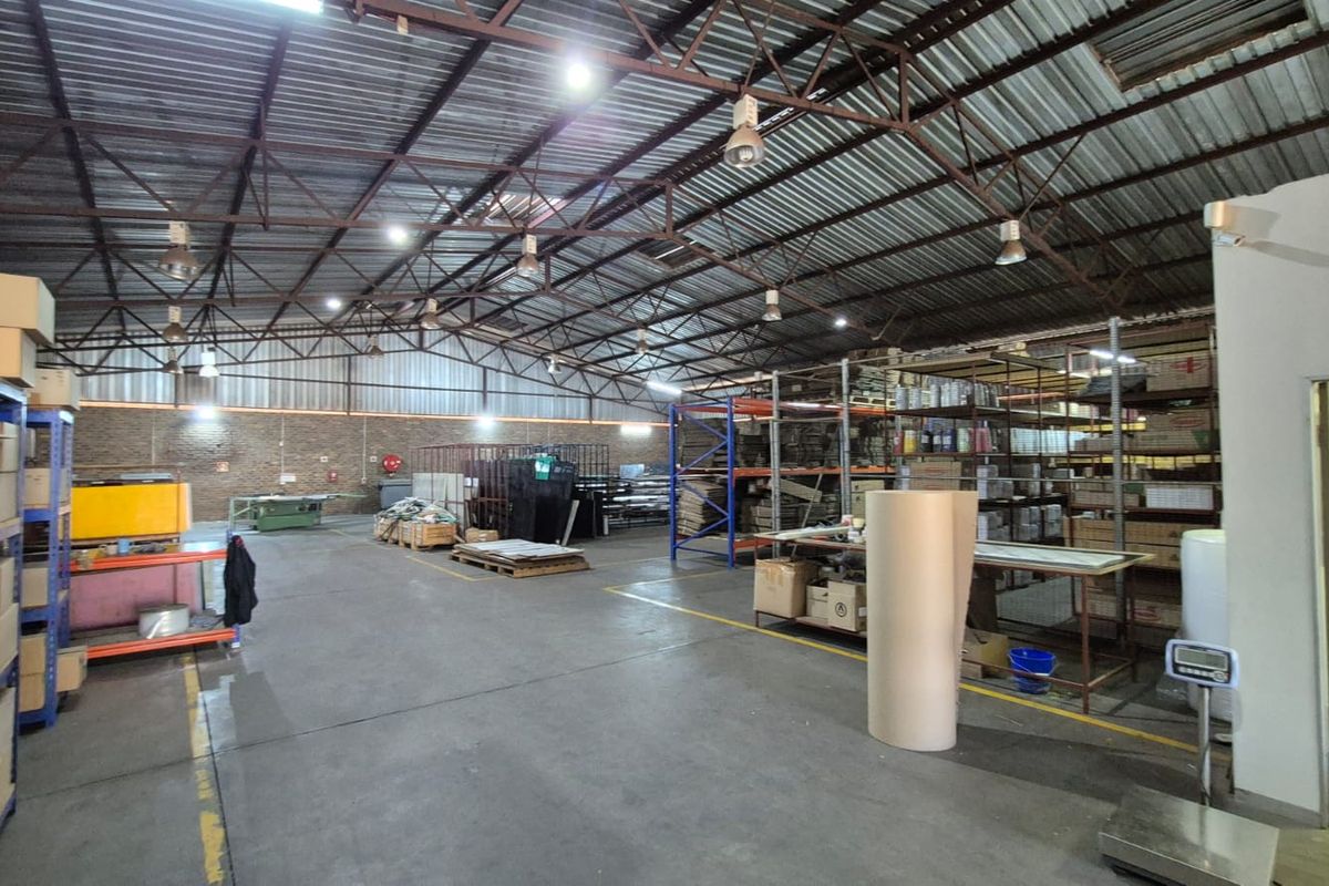 Prime Stormvoël Road Industrial Opportunity | 1,000m2 Freestanding Warehouse To Let - Photo 3