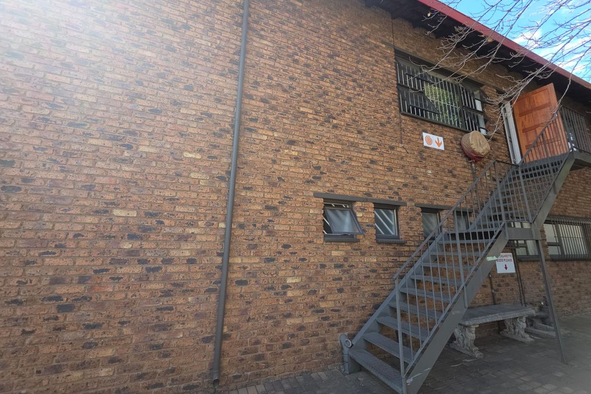High-Visibility Office Space on Rondebult Road - Photo 2