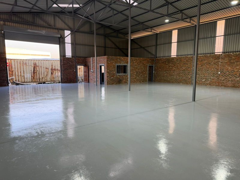 350m2 Warehouse  in Pomona - Photo 1