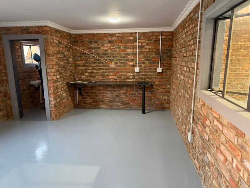 350m2 Warehouse  in Pomona - Photo 8