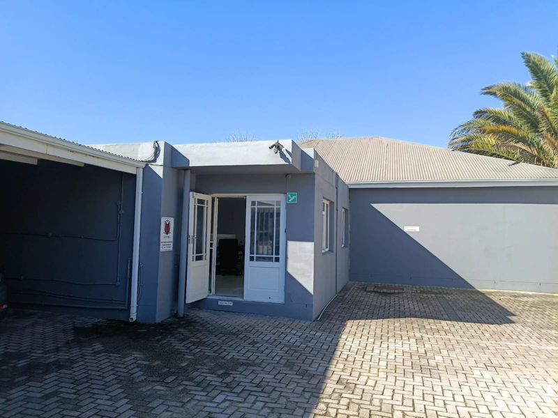 Spacious open plan office to rent - Photo 3
