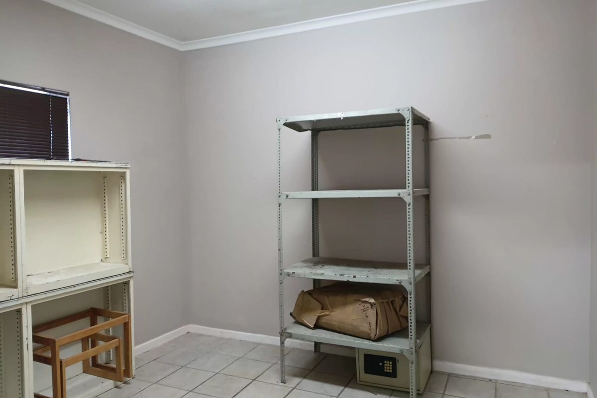 Office with storage to rent in George. - Photo 4