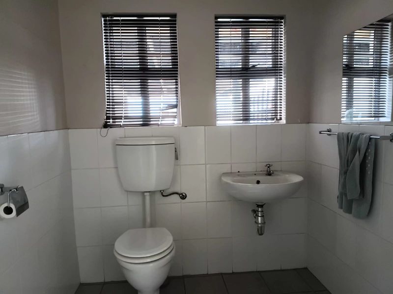 Office with storage to rent in George. - Photo 5