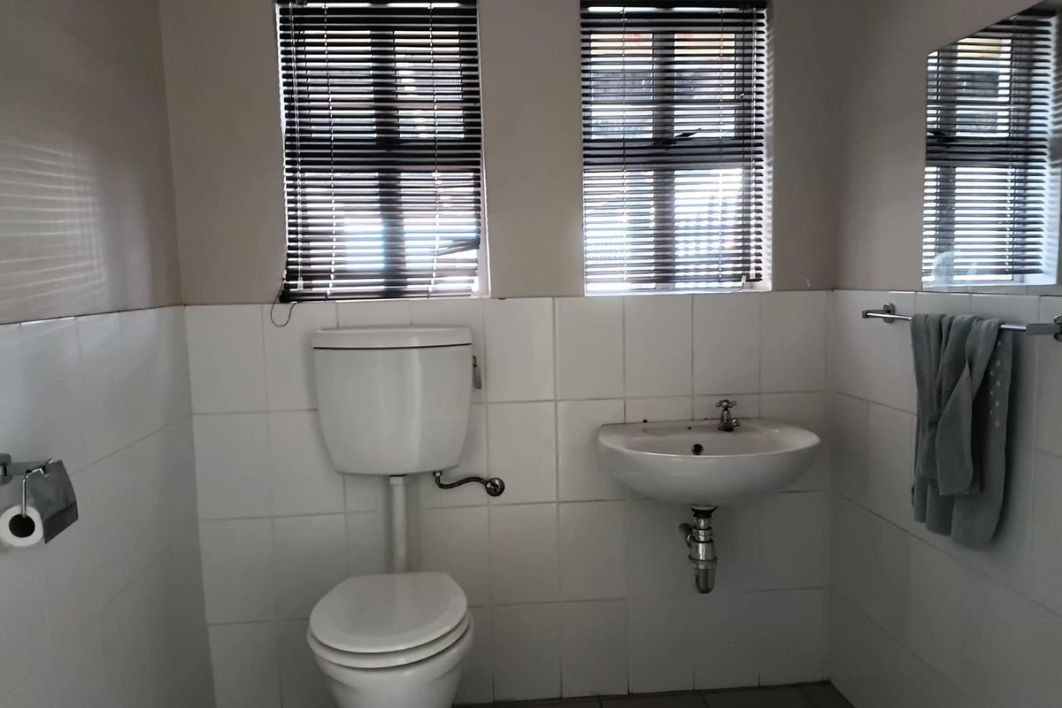 Office with storage to rent in George. - Photo 5