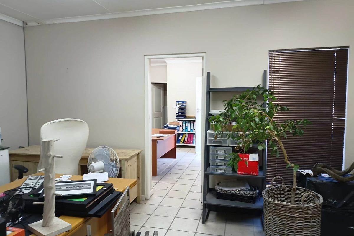 Office with storage to rent in George. - Photo 3