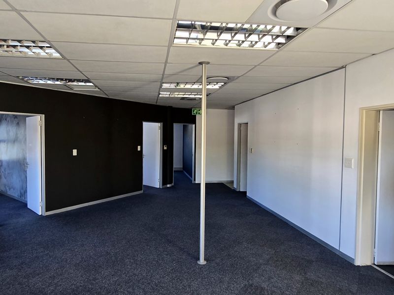 Prime visible office space to let - Sonheuwel-Nelspruit with well established business in the area - Photo 8