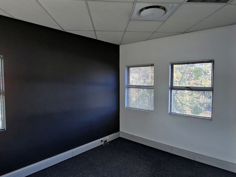 Prime visible office space to let - Sonheuwel-Nelspruit with well established business in the area - Photo 7