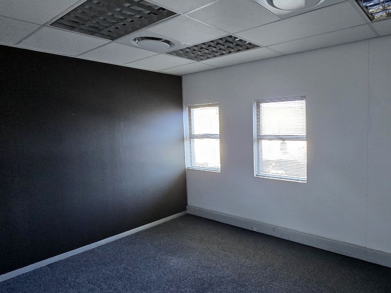 Prime visible office space to let - Sonheuwel-Nelspruit with well established business in the area - Photo 4